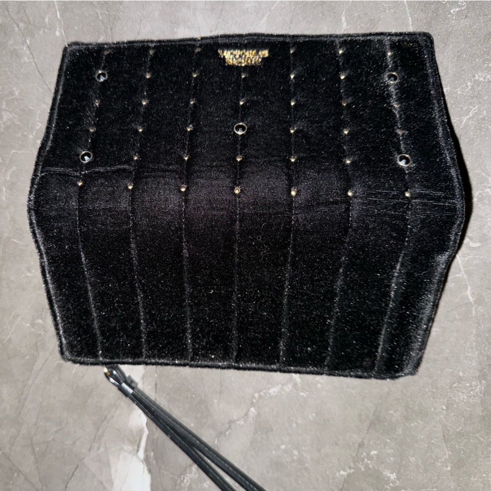 NWOT VICTORIA’S SECRET CLUTCH! - Picture 2 of 4